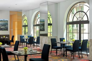 Daily full breakfast (AUD 45 per person)