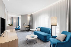 Paradox Executive Suite | 1 bedroom, premium bedding, pillowtop beds, minibar