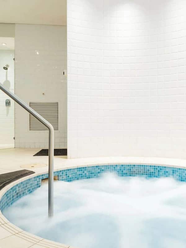 Indoor spa tub