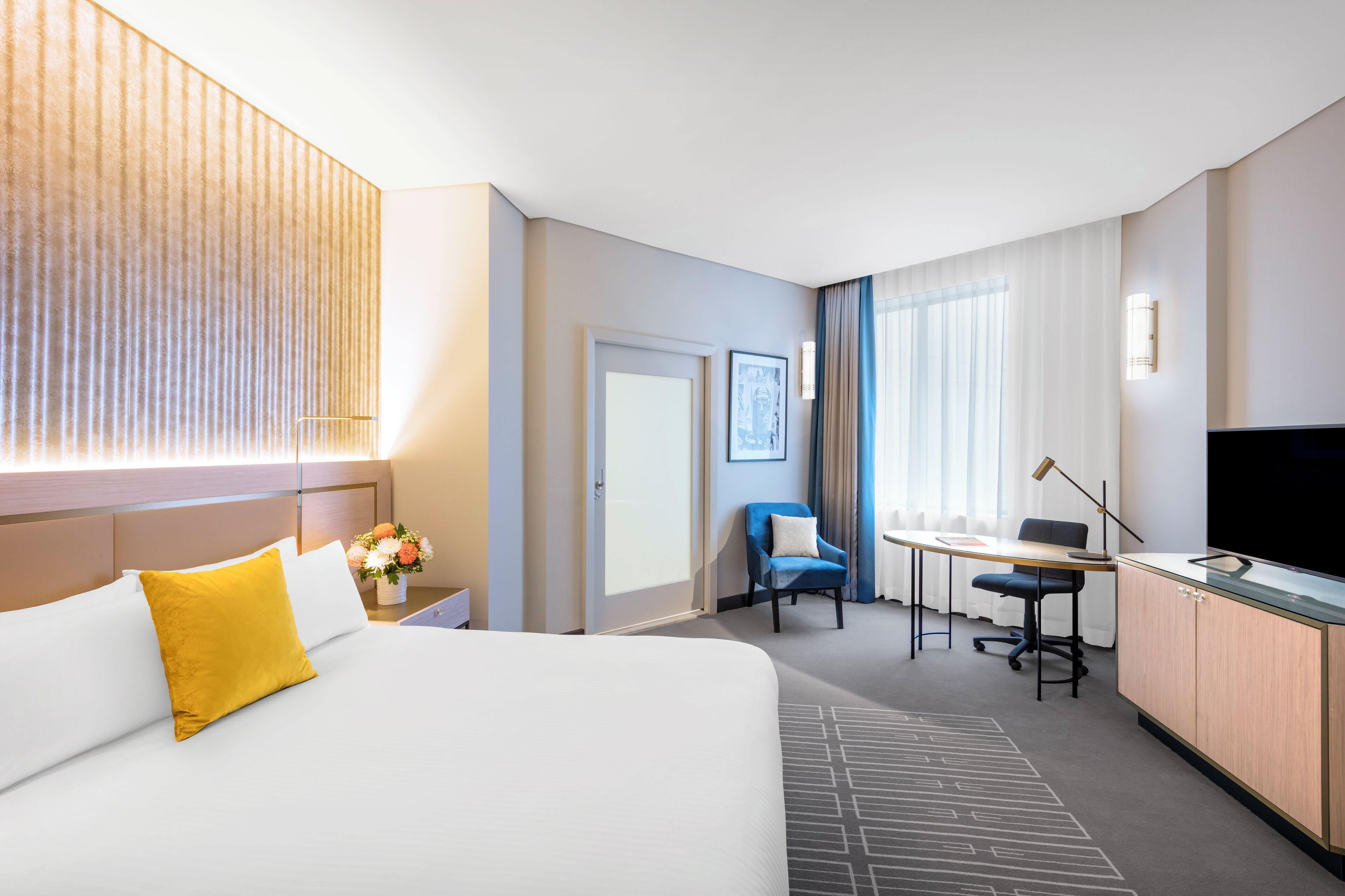 Premier Accessible Room | Premium bedding, pillowtop beds, minibar, in-room safe