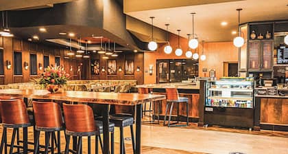 Delta Hotels by Marriott Cincinnati Sharonville