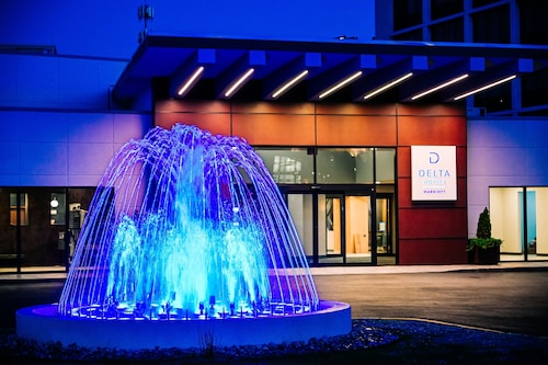 Delta Hotels by Marriott Cincinnati Sharonville