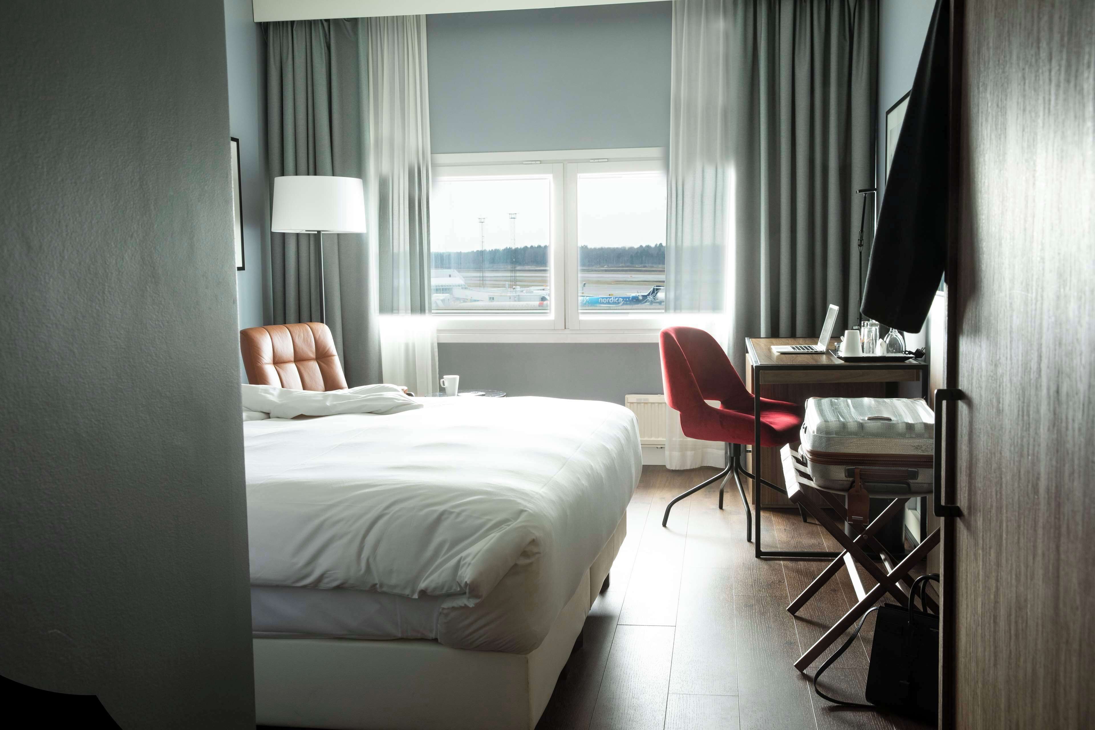 standard room | hypo-allergenic bedding, minibar, in-room safe, desk