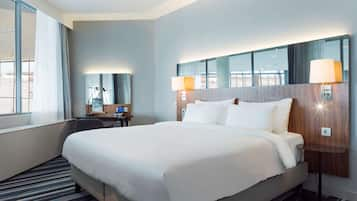 Junior Suite (Runway View) | Hypo-allergenic bedding, minibar, in-room safe, desk