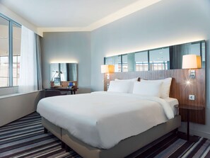 Junior Suite (Runway View) | Hypo-allergenic bedding, minibar, in-room safe, desk