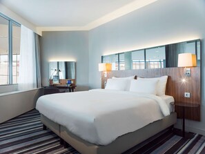 Junior Suite (Runway View) | Hypo-allergenic bedding, minibar, in-room safe, desk