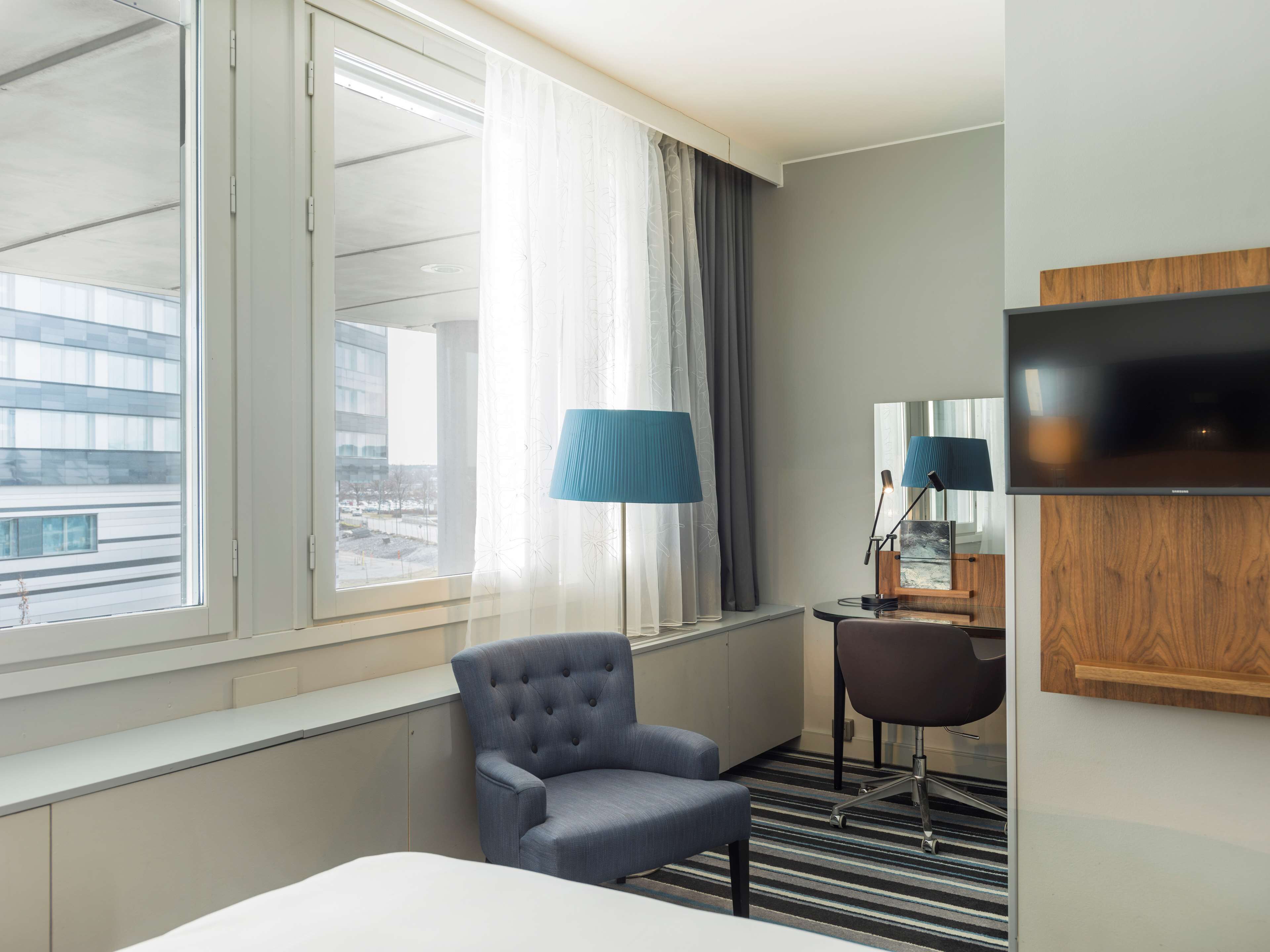 hypo-allergenic bedding, minibar, in-room safe, desk