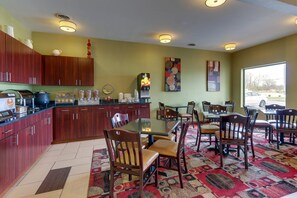 Free daily continental breakfast  - Red Roof Inn Springfield, OH (Springfield)
