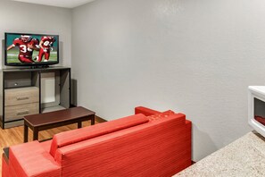 Suite, 1 King Bed, Non Smoking | Desk, iron/ironing board, free cribs/infant beds, rollaway beds - Red Roof Inn Springfield, OH (Springfield)