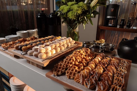 Daily buffet breakfast for a fee. Rydges Bankstown