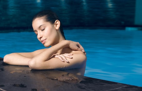3 piscinas al aire libre, sombrillas, sillones reclinables de piscina