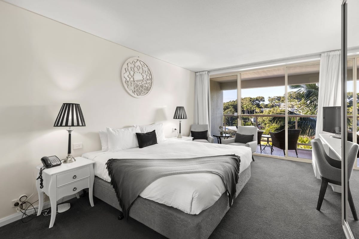 Executive Hotel Room | 1 bedroom, individually decorated, individually furnished, desk