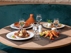 Frokost, lunsj og middag serveres