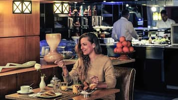 Der serveres morgenmad, frokost og aftensmad