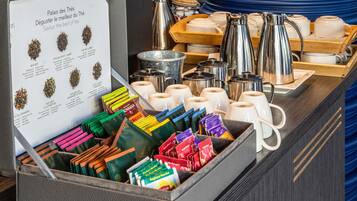 Petit déjeuner buffet servi tous les jours en supplément