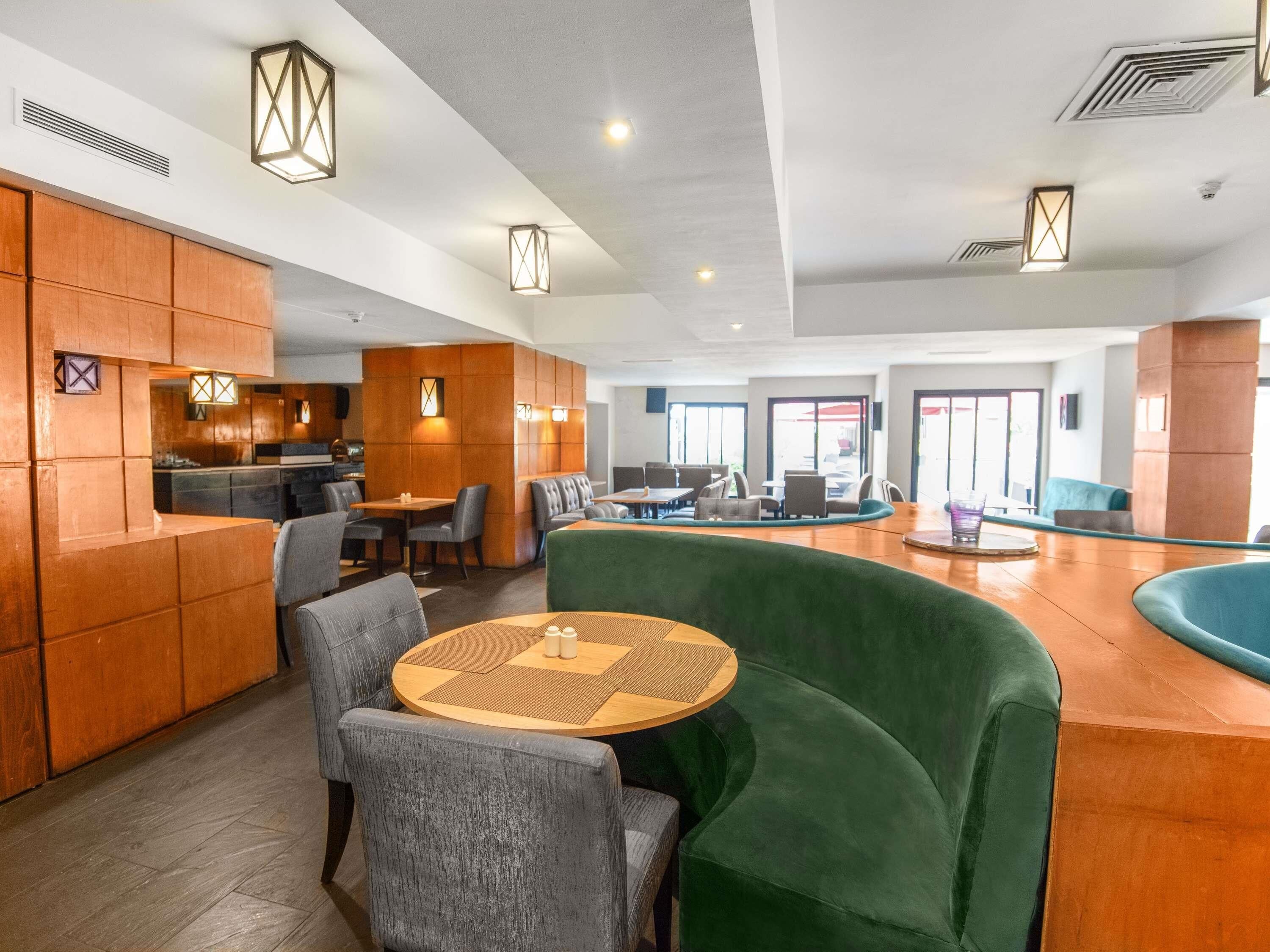 아침 식사, 점심 식사 및 저녁 식사 제공