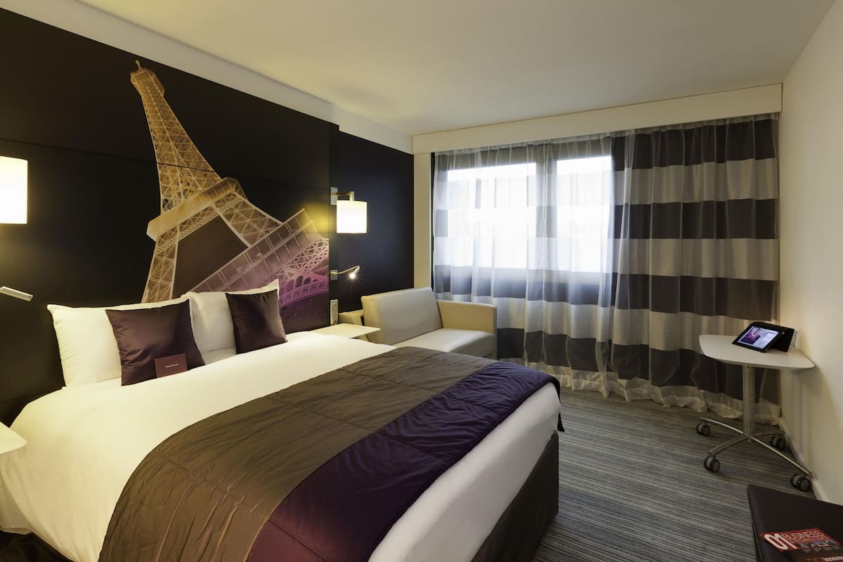 Privilege Room with 1 double bed and 1 armchair not convertible | Premium bedding, in-room safe, blackout curtains, soundproofing