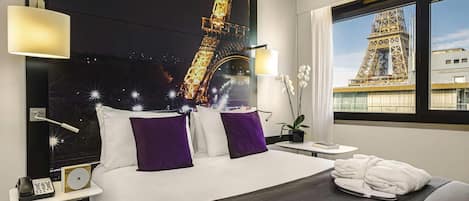 Chambre PrivilÚge, étages supérieurs, vue Tour Eiffel,1 lit double | Literie de qualité supérieure, coffres-forts dans les chambres