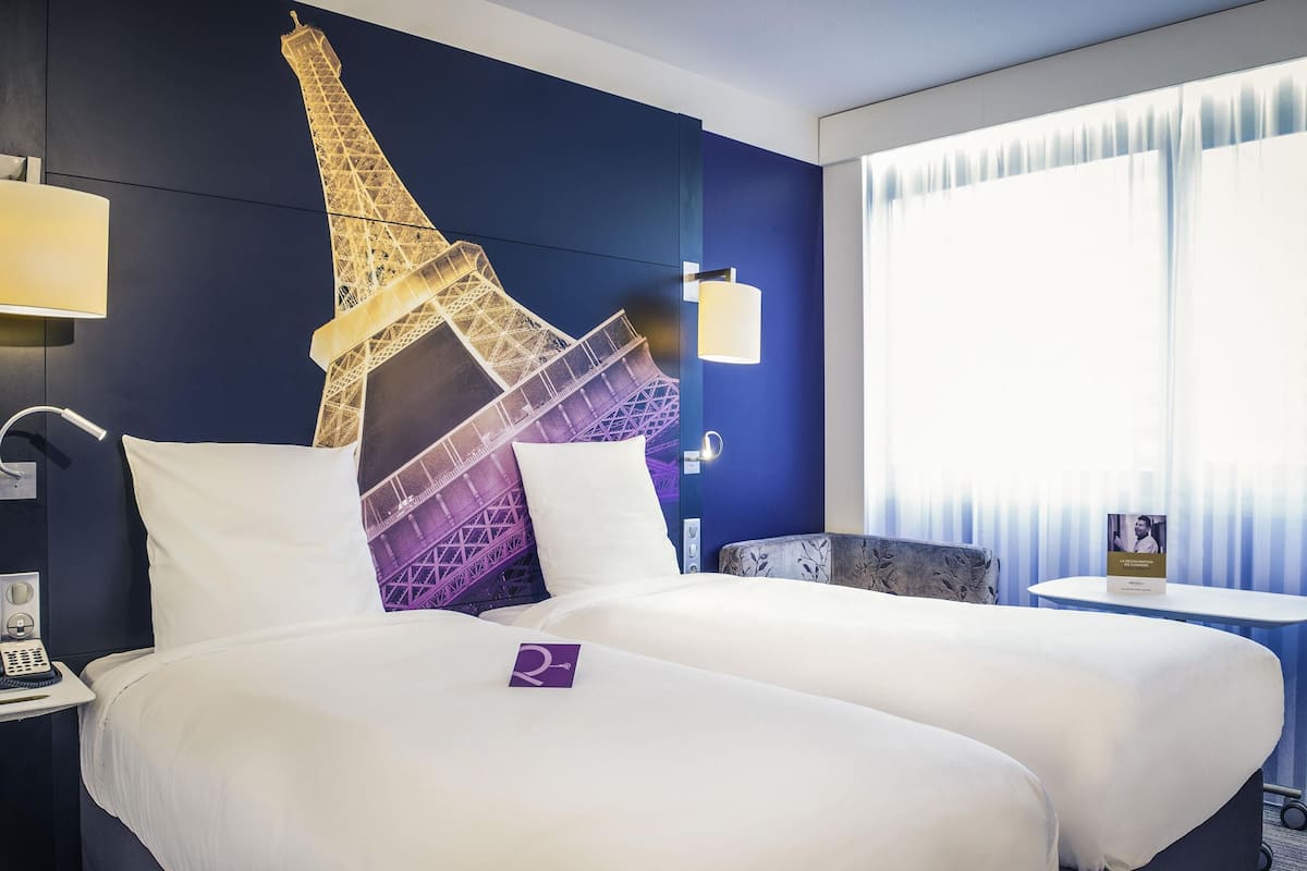 Premium bedding, in-room safe, blackout drapes, soundproofing