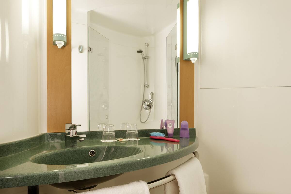 In-room safe, desk, iron/ironing board, free cribs/infant beds