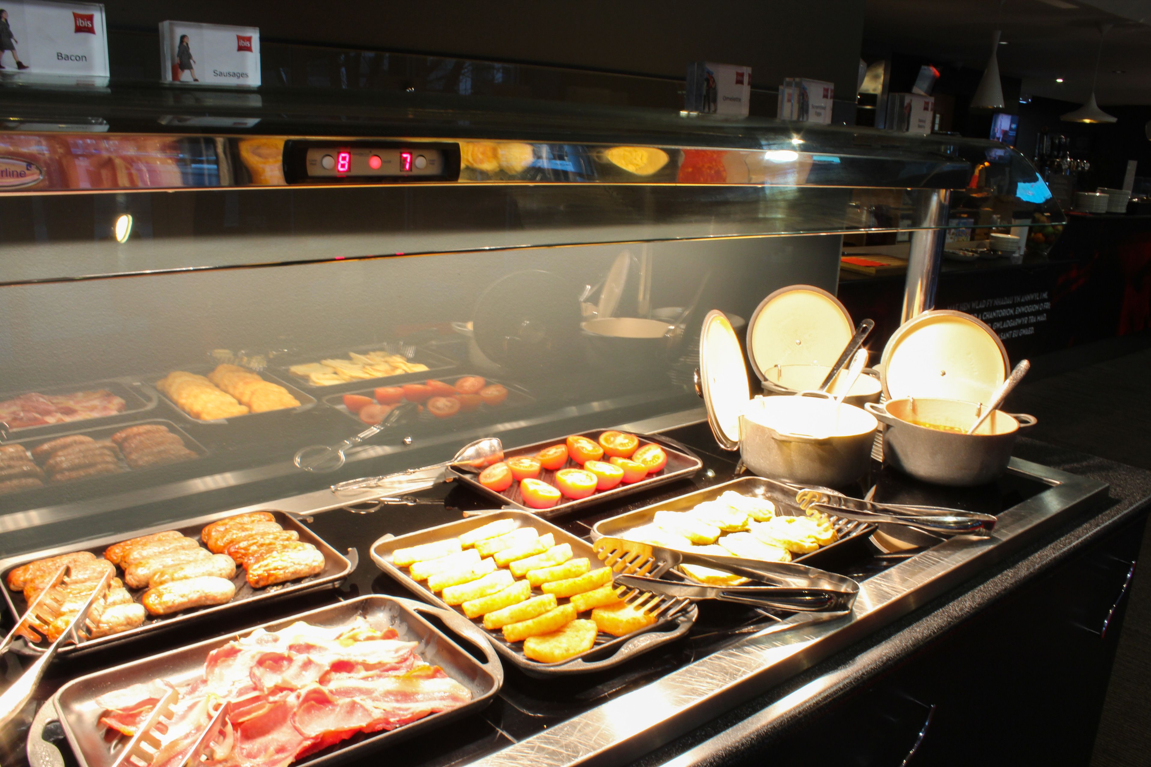 Daily buffet breakfast (GBP 8.95 per person)