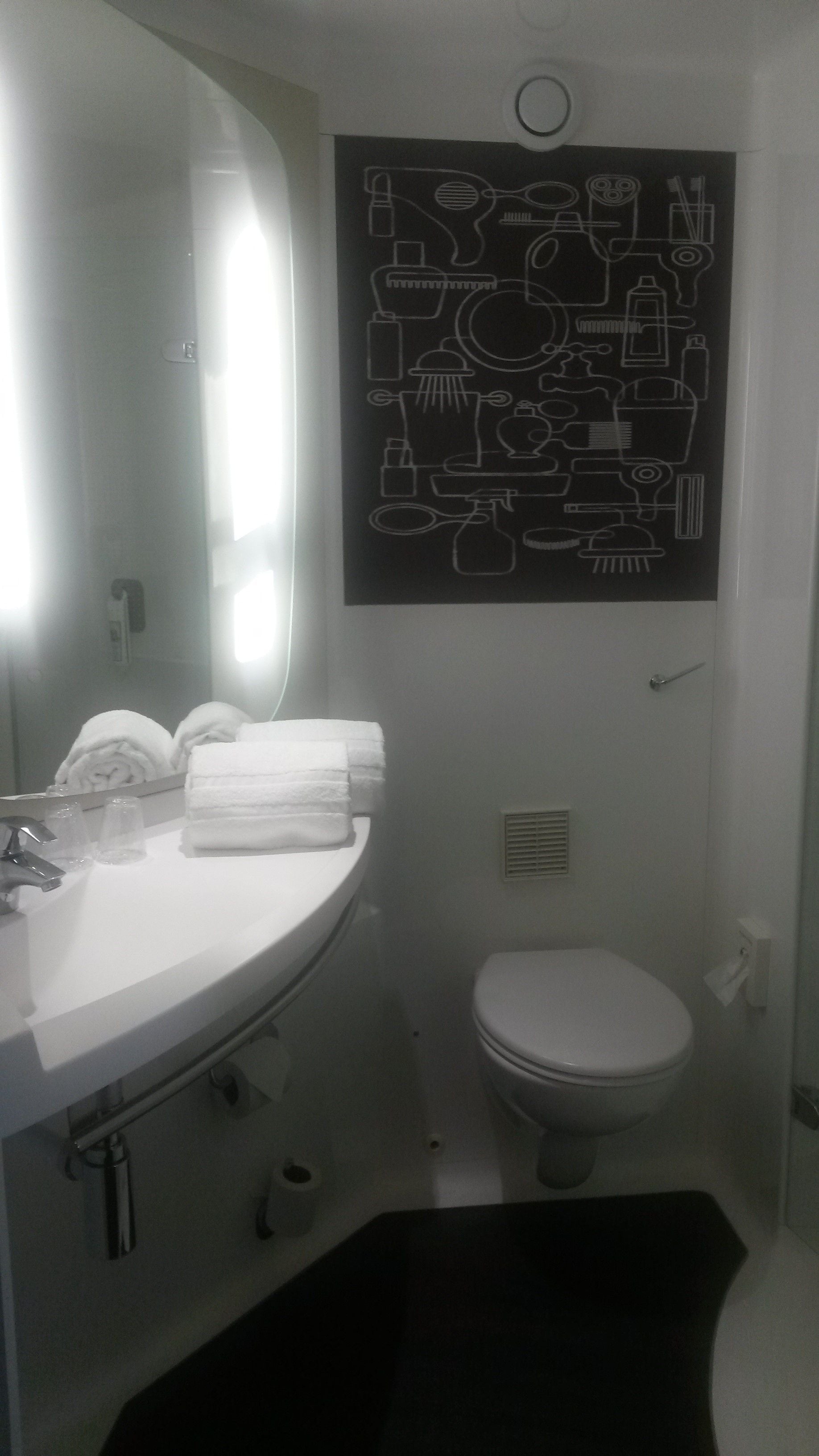 twin room (sweetroom) | bathroom | shower, eco-friendly toiletries, hair dryer, towels