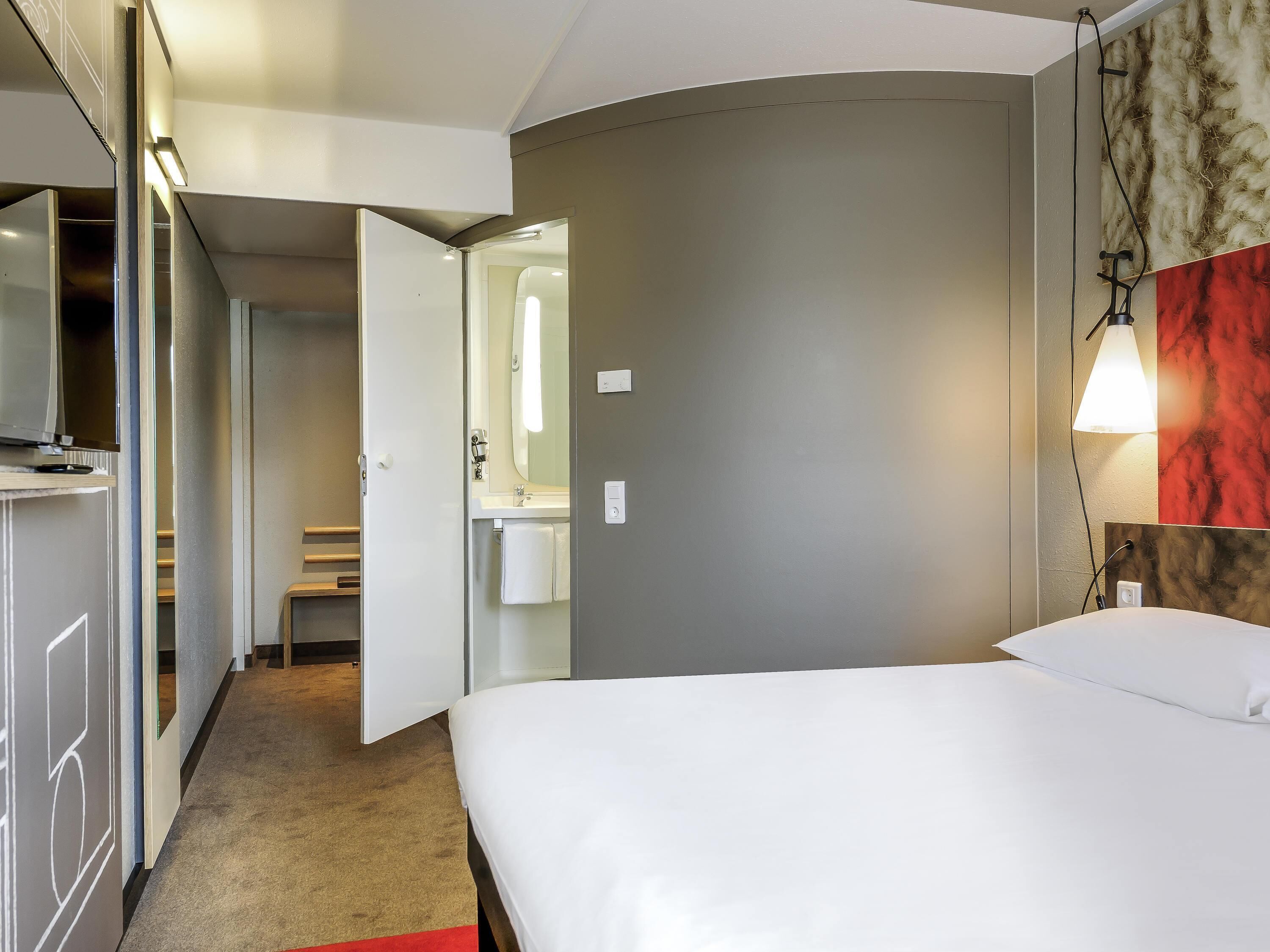 Standard Room, 1 Double Bed with Sofa bed | Desk, laptop workspace, soundproofing, free WiFi