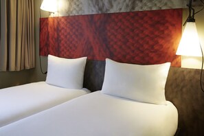 Twin kamer (SweetRoom) | Een bureau, een laptopwerkplek, geluiddichte muren, gratis wifi