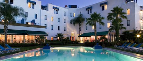 Outdoor pool, pool umbrellas