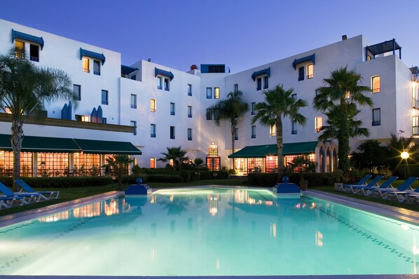 Outdoor pool, pool umbrellas