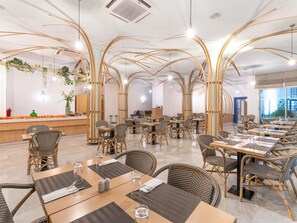 Lunch and dinner served, international cuisine - Hotel ibis Fes (Fes)