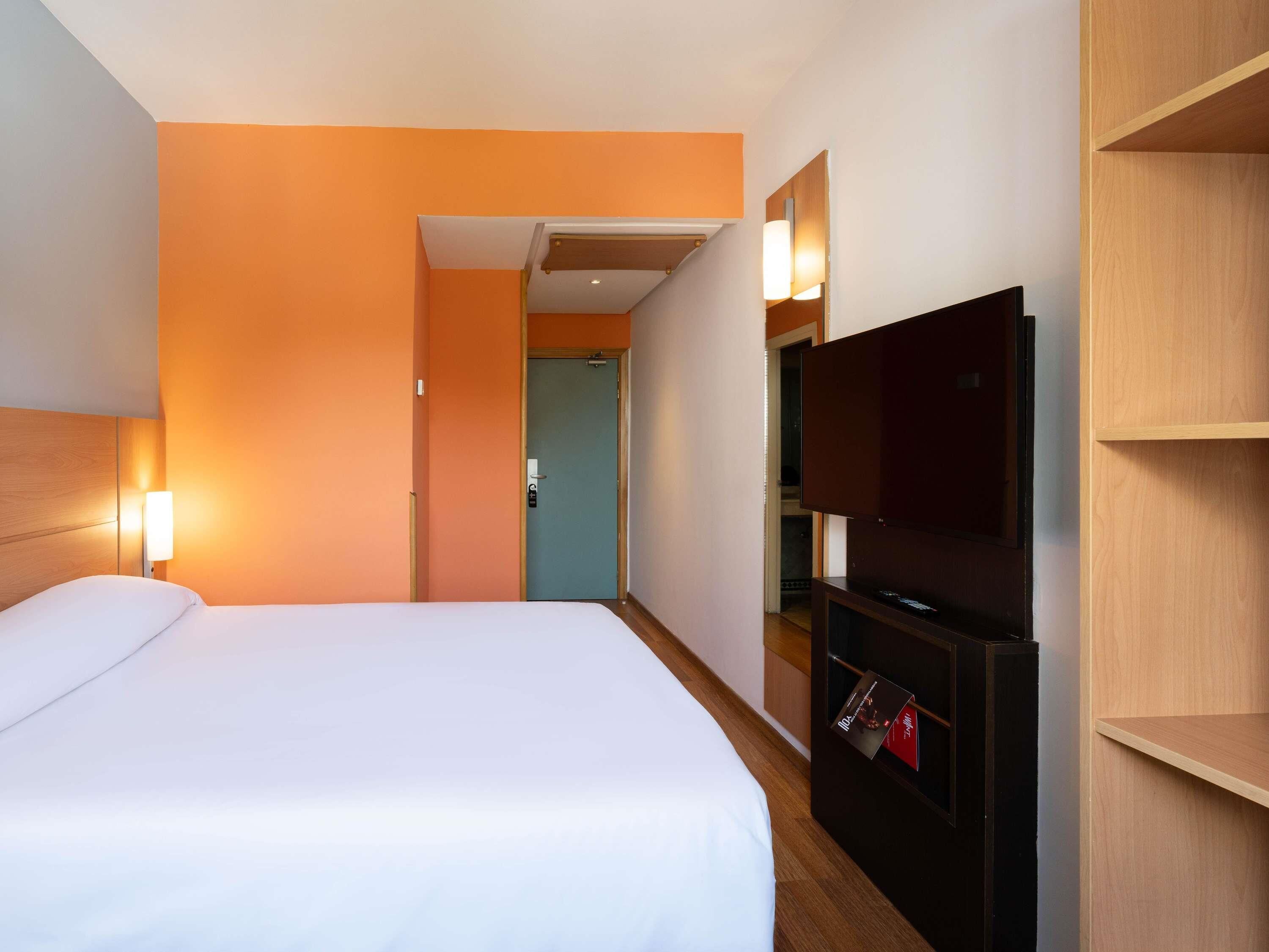 Dobbeltrom – standard, 1 dobbeltseng | Sengetøy av topp kvalitet, safe på rommet, skrivebord og lydisolert