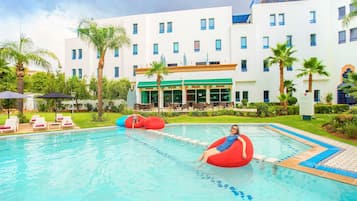 Außenpool, Sonnenschirme