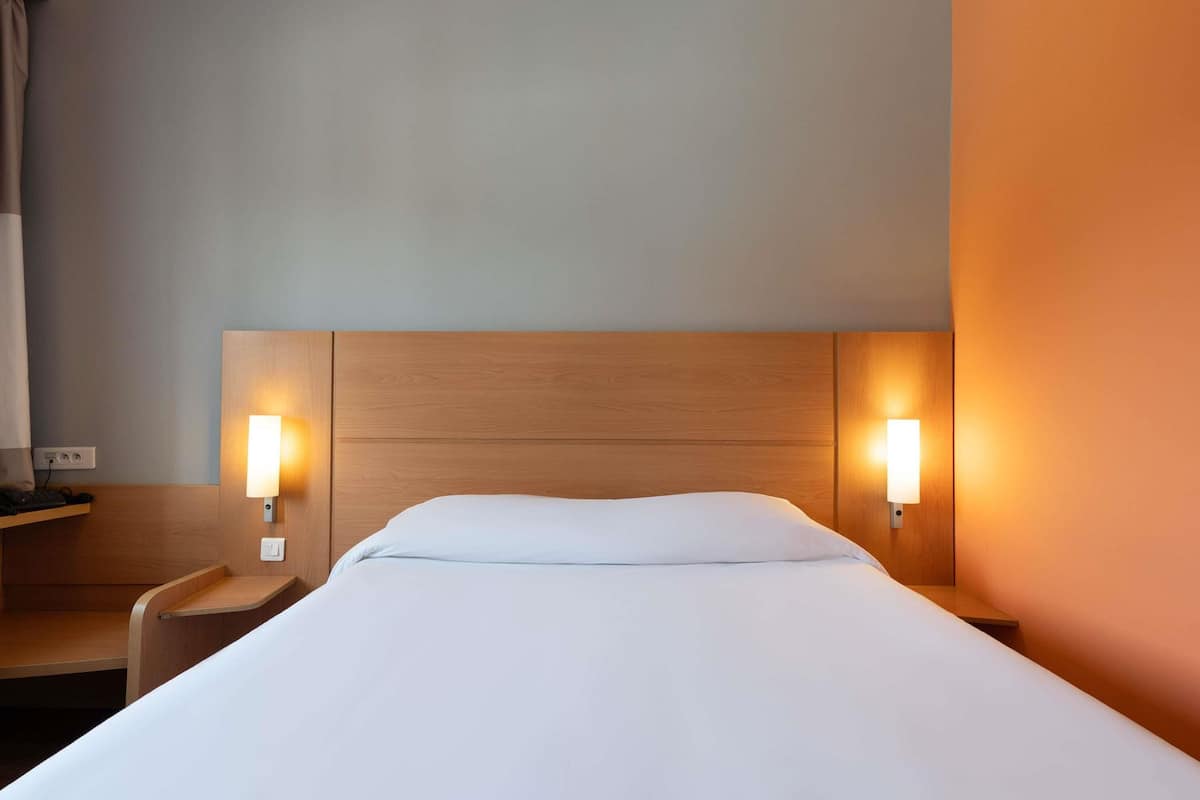 Standard Double Room, 1 Double Bed | 1 bedroom, premium bedding, in-room safe, desk