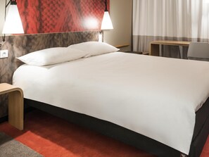 Double Room, 1 Double Bed (New Sleep Easy Concept) | Hypo-allergenic bedding, desk, soundproofing, iron/ironing board