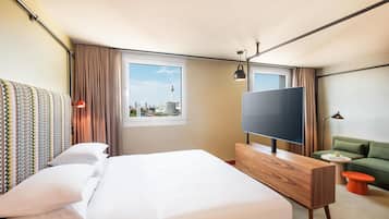 Premium Room, 1 King Bed | Free minibar, in-room safe, desk, soundproofing