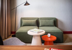 Habitación Premium, 1 cama de matrimonio grande | 1 dormitorio, minibar con artículos gratuitos, caja fuerte y escritorio