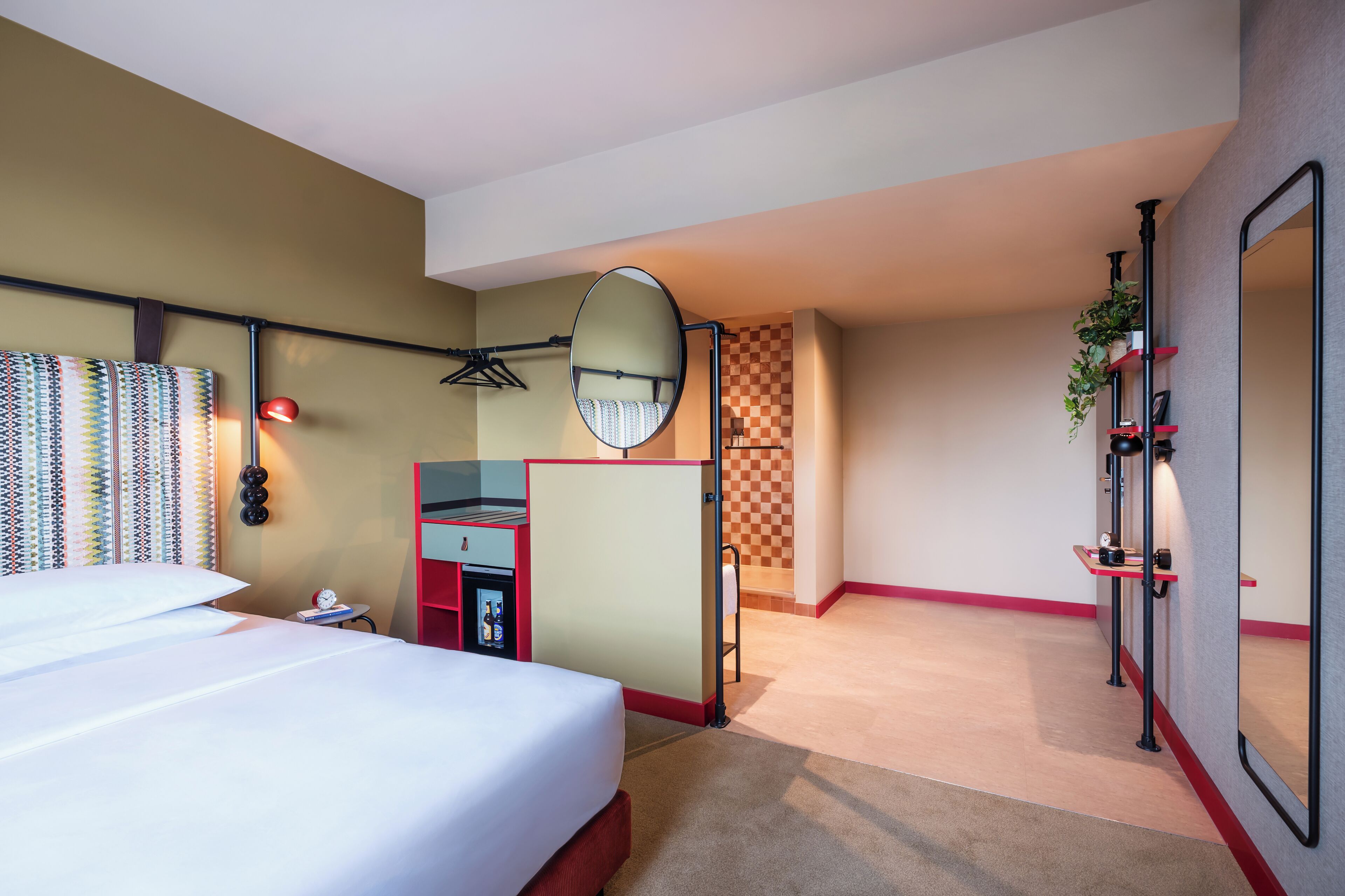 华丽客房, 1 张特大床 | 迷你吧（备有免费物品）、客房内保险箱、办公桌、隔音