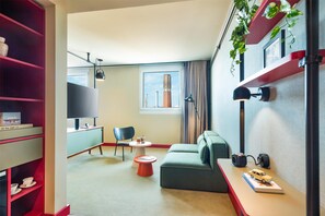 Habitación Premium, 1 cama de matrimonio grande | 1 dormitorio, minibar con artículos gratuitos, caja fuerte y escritorio