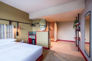 华丽客房, 1 张特大床 | 迷你吧(备有免费物品)、客房内保险箱、办公桌、隔音