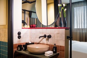 Dusche, Regendusche, kostenlose Toilettenartikel, Haartrockner