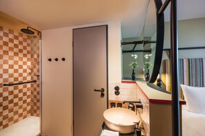 Dusche, Regendusche, kostenlose Toilettenartikel, Haartrockner