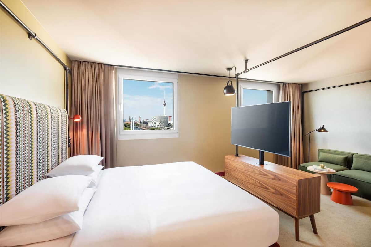 Premium-værelse - 1 kingsize-seng | 1 soveværelse, gratis minibar, pengeskab på værelset, skrivebord