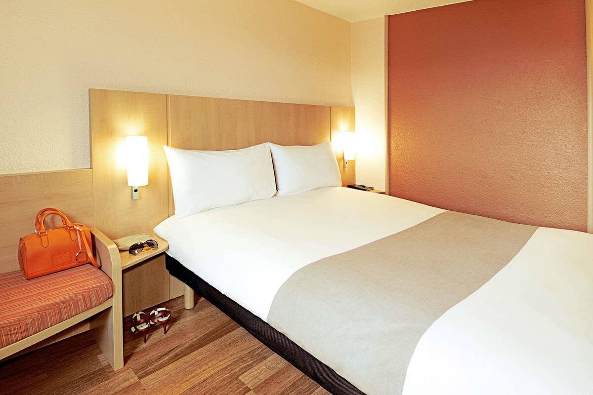 Standard Double Room, 1 Double Bed | 1 bedroom, premium bedding, desk, soundproofing