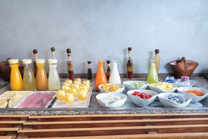 Petit déjeuner buffet (65 MAD par personne)