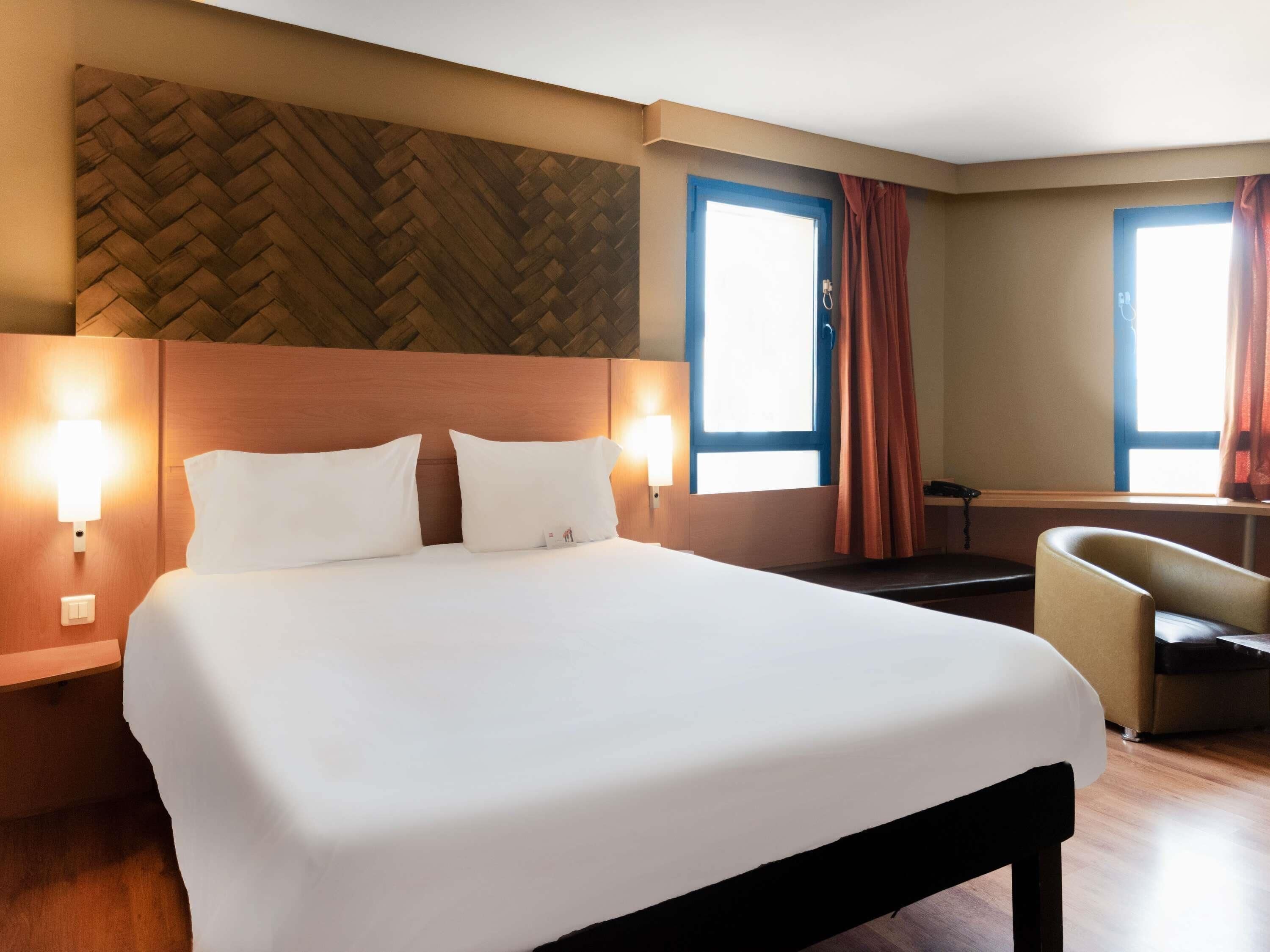 Phòng đôi Tiêu chuẩn, 1 giường đôi | 1 phòng ngủ, bộ đồ giường cao cấp, bàn, phòng cách âm 