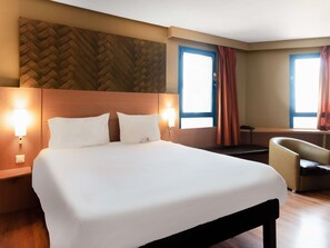 标准双人房, 1 张双人床 | 1 多间卧室、高档床上用品、办公桌、隔音