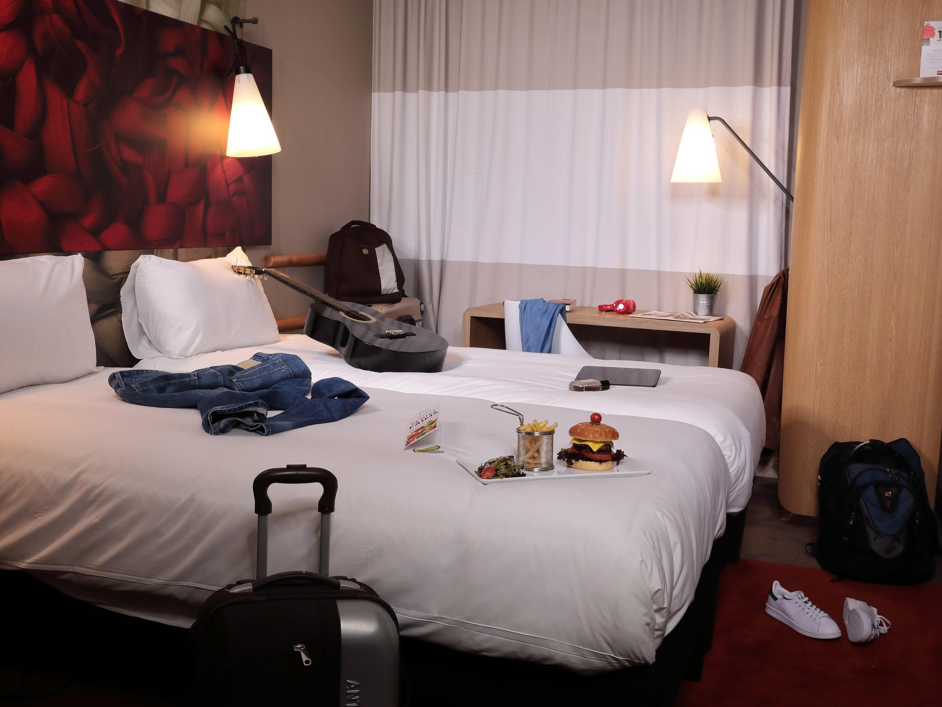 Chambre avec lits jumeaux, 2 lits une place | Coffres-forts dans les chambres, bureau, chambres insonorisées