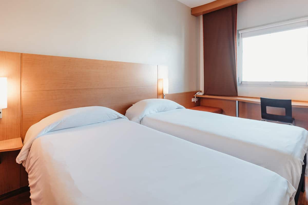 In-room safe, desk, soundproofing, free WiFi