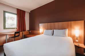 双床房, 2 张单人床 | 客房内保险箱、办公桌、隔音、免费 WiFi